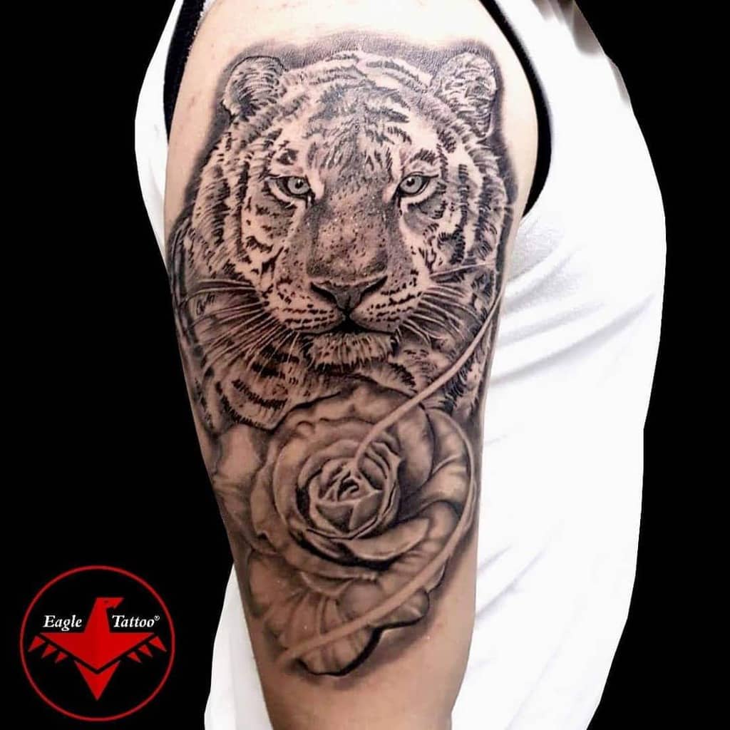 tatuajes tigres y rosas 7 Los 25 Mejores Diseños de Tatuajes de Rosas y Tigres