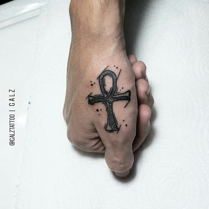 tatuajres cruz egipcia ankh 14 Los 23 Mejores Diseños de Tatuajes de ANKH La Cruz Egipcia
