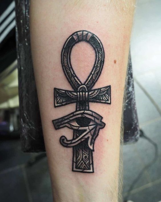 tatuajres cruz egipcia ankh 20 Los 23 Mejores Diseños de Tatuajes de ANKH La Cruz Egipcia
